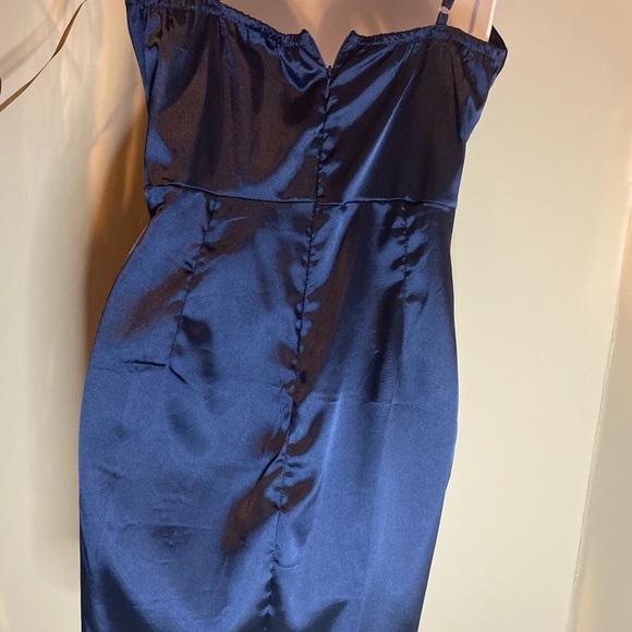 Dress - Picture 2 of 4